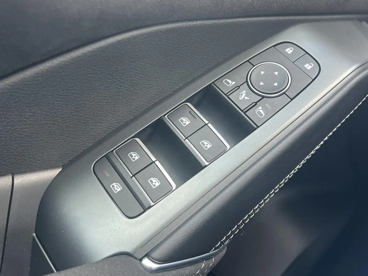 1.5 e-Power N-Design / Fabrieksgarantie tot 12-2028 / Leder Alcantara bekleding / HUD / Camera 360° / Navigatie / Apple Carplay Android / Elektr. stoel en klep / 20"LM wielen