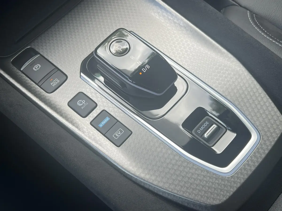 1.5 e-Power N-Design / Fabrieksgarantie tot 12-2028 / Leder Alcantara bekleding / HUD / Camera 360° / Navigatie / Apple Carplay Android / Elektr. stoel en klep / 20"LM wielen