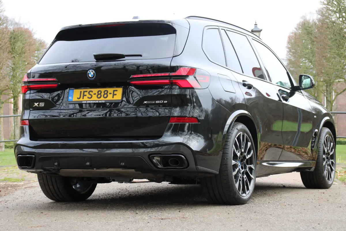 xDrive50e M Sport | UNIEK! | ELEKTR. TREKHAAK | PANODAK | STOEL + STUURVERWARMING | M-SPORT | ADAPTIVE CRUISE | DODE HOEK | 21" LMV