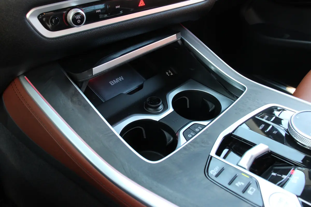 xDrive50e M Sport | UNIEK! | ELEKTR. TREKHAAK | PANODAK | STOEL + STUURVERWARMING | M-SPORT | ADAPTIVE CRUISE | DODE HOEK | 21" LMV