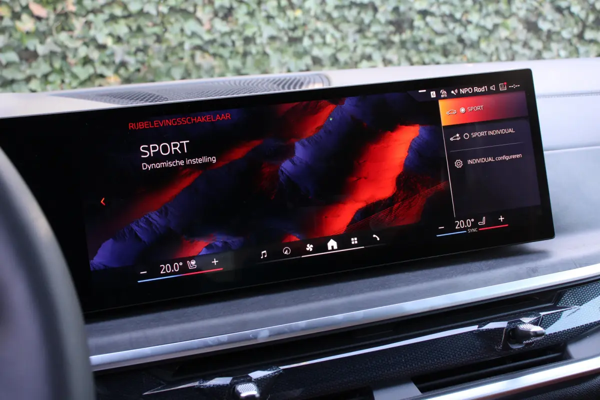 xDrive50e M Sport | UNIEK! | ELEKTR. TREKHAAK | PANODAK | STOEL + STUURVERWARMING | M-SPORT | ADAPTIVE CRUISE | DODE HOEK | 21" LMV