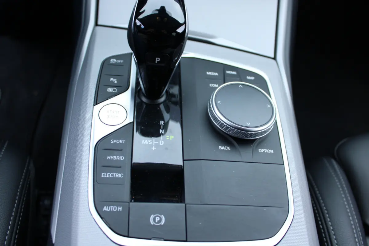 320e HYBRID AUT. BUSINESS SPORT LEDER/CAMERA/CARPLAY