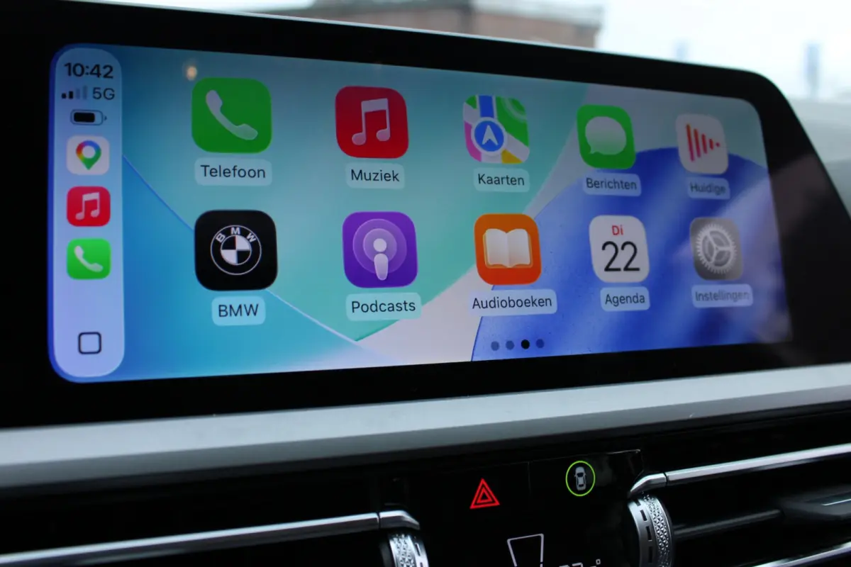320e HYBRID AUT. BUSINESS SPORT LEDER/CAMERA/CARPLAY