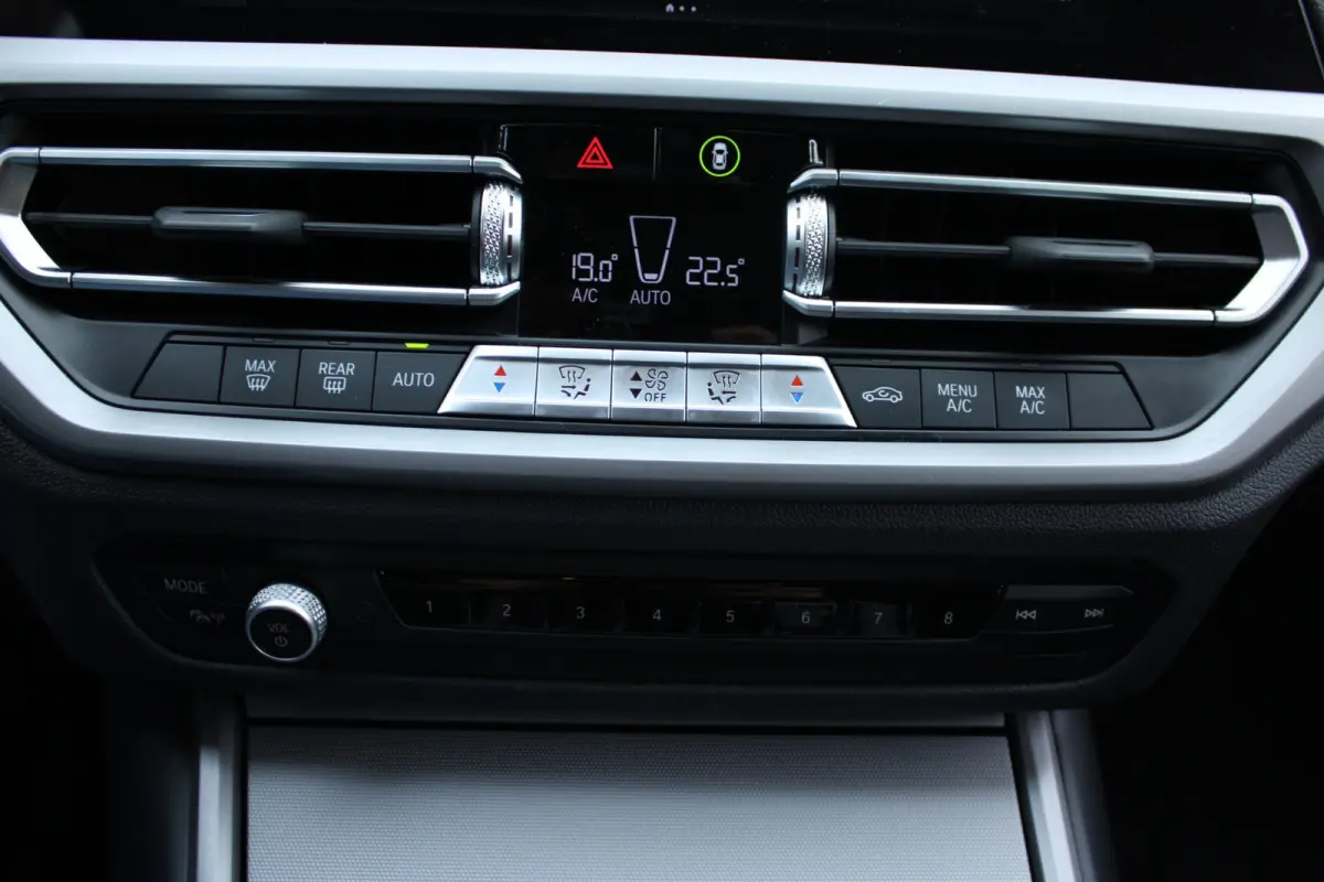 320e HYBRID AUT. BUSINESS SPORT LEDER/CAMERA/CARPLAY