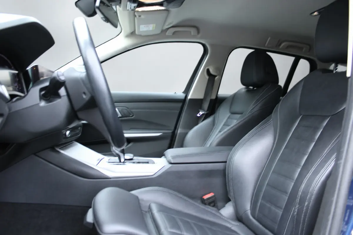 320e HYBRID AUT. BUSINESS SPORT LEDER/CAMERA/CARPLAY