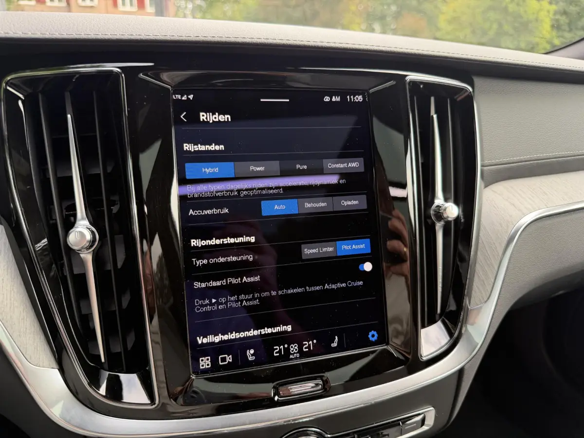 2.0 T8 Plug-in hybrid AWD Ultimate Dark | HUD | Pano | Harman & Kardon | 360 | BTW |