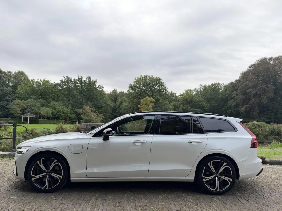 2.0 T8 Plug-in hybrid AWD Ultimate Dark | HUD | Pano | Harman & Kardon | 360 | BTW |