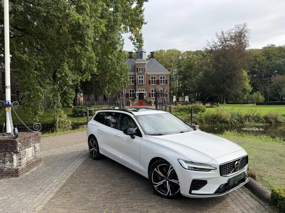 2.0 T8 Plug-in hybrid AWD Ultimate Dark | HUD | Pano | Harman & Kardon | 360 | BTW |
