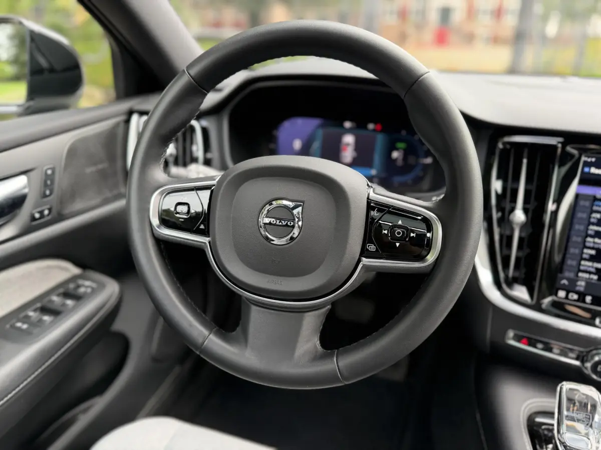 2.0 T8 Plug-in hybrid AWD Ultimate Dark | HUD | Pano | Harman & Kardon | 360 | BTW |