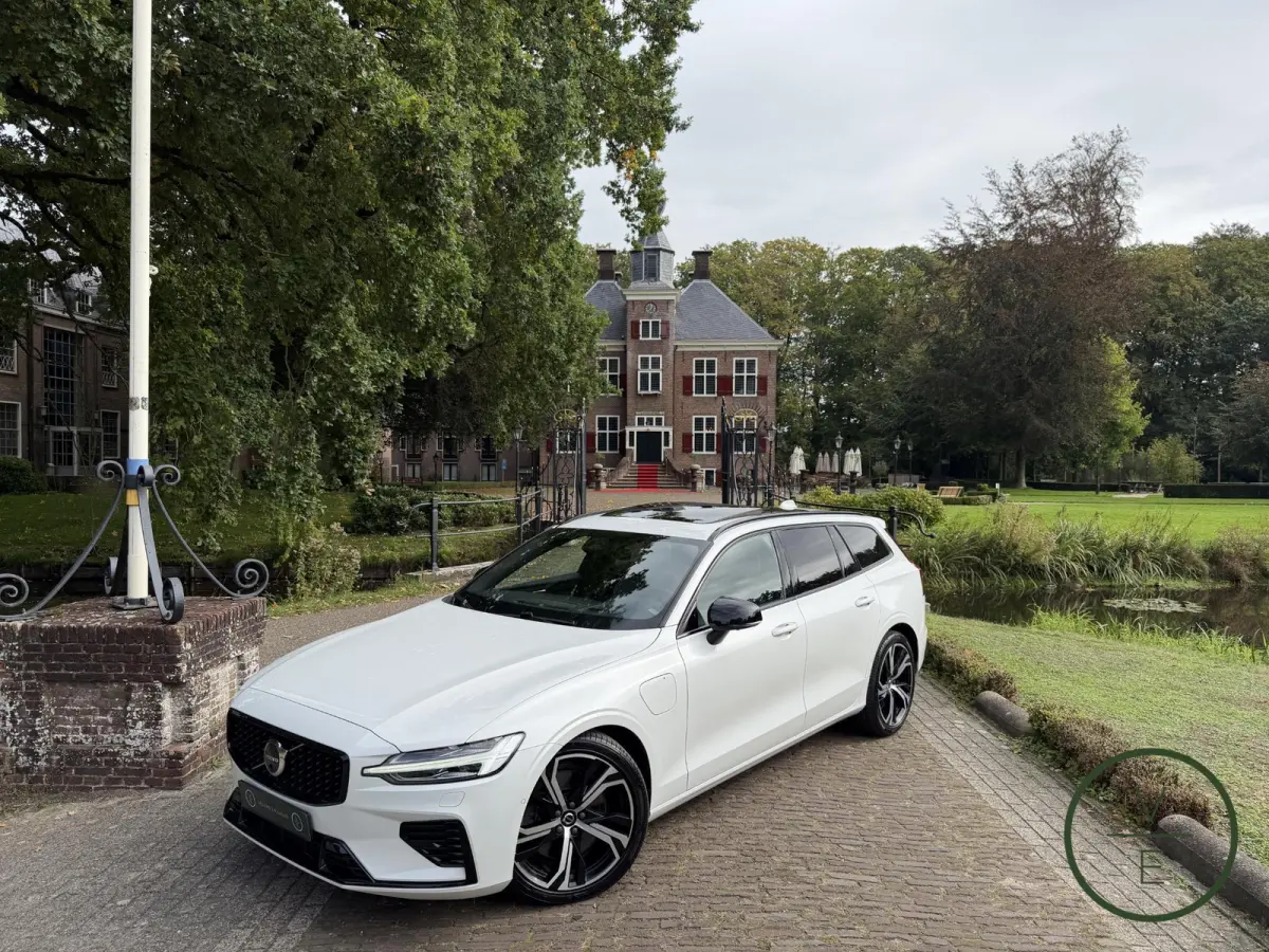 2.0 T8 Plug-in hybrid AWD Ultimate Dark | HUD | Pano | Harman & Kardon | 360 | BTW |
