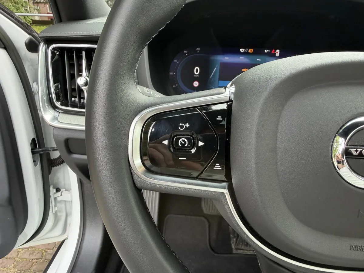 2.0 T8 Plug-in hybrid AWD Ultimate Dark | HUD | Pano | Harman & Kardon | 360 | BTW |