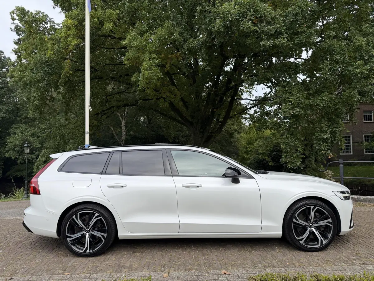 2.0 T8 Plug-in hybrid AWD Ultimate Dark | HUD | Pano | Harman & Kardon | 360 | BTW |