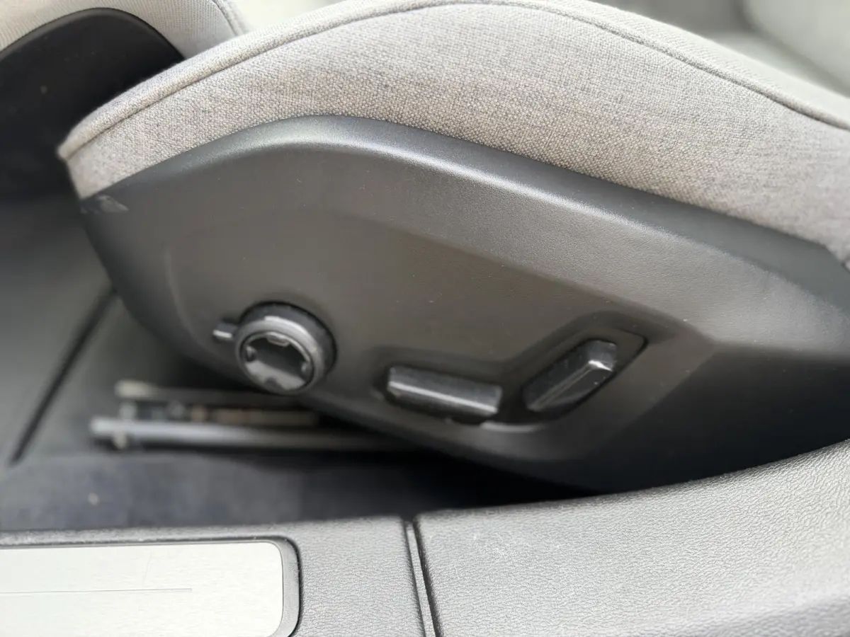 2.0 T8 Plug-in hybrid AWD Ultimate Dark | HUD | Pano | Harman & Kardon | 360 | BTW |