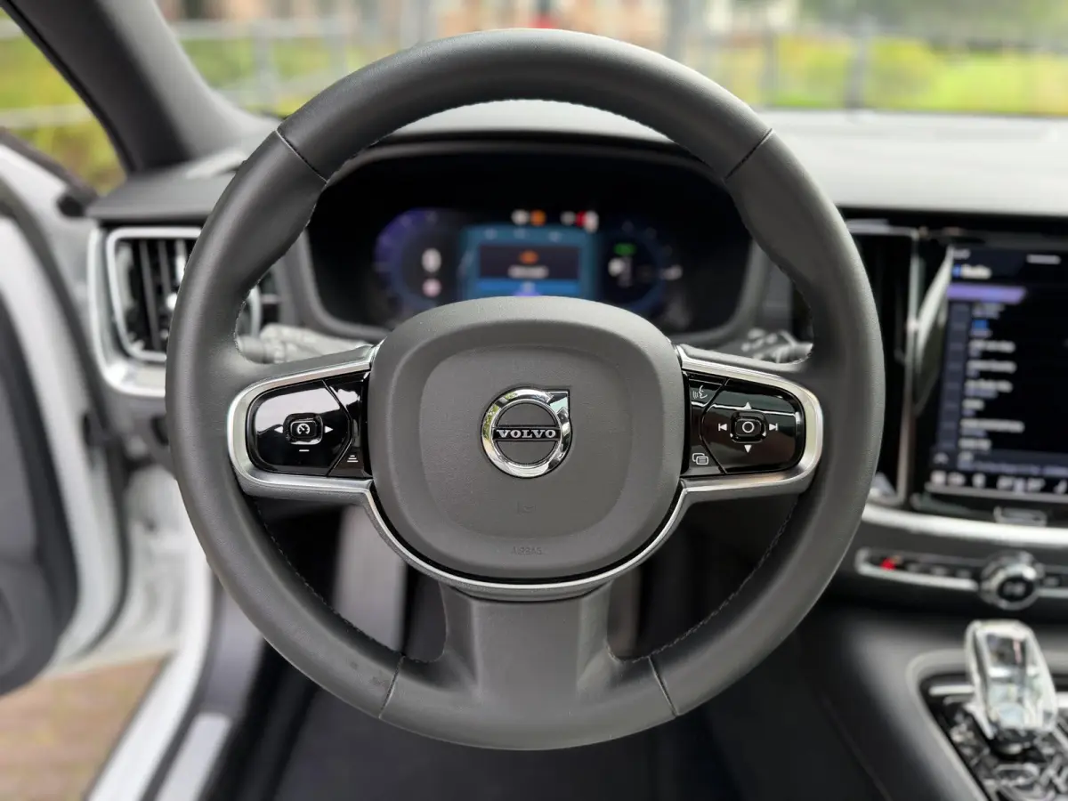 2.0 T8 Plug-in hybrid AWD Ultimate Dark | HUD | Pano | Harman & Kardon | 360 | BTW |