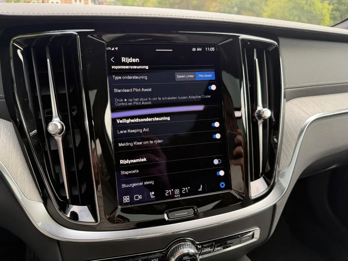 2.0 T8 Plug-in hybrid AWD Ultimate Dark | HUD | Pano | Harman & Kardon | 360 | BTW |