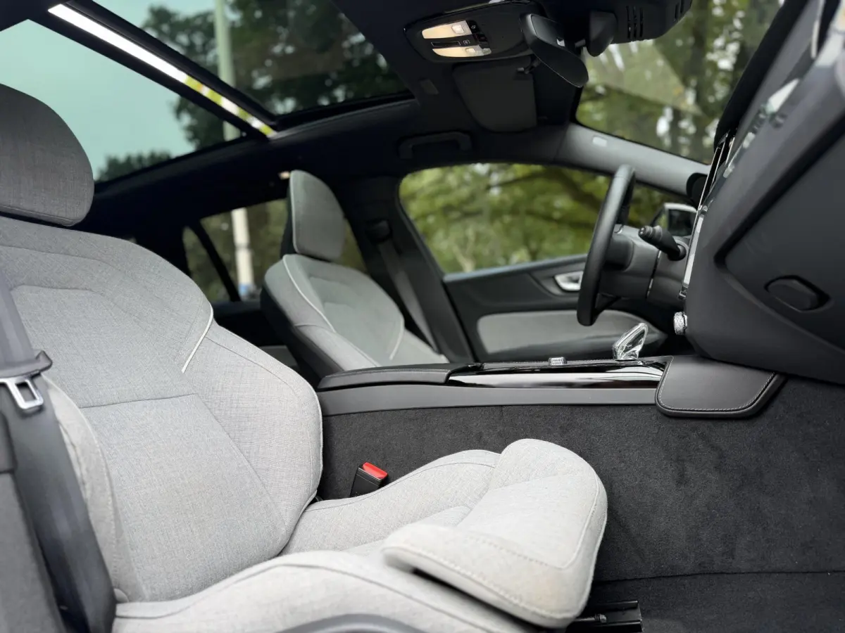 2.0 T8 Plug-in hybrid AWD Ultimate Dark | HUD | Pano | Harman & Kardon | 360 | BTW |