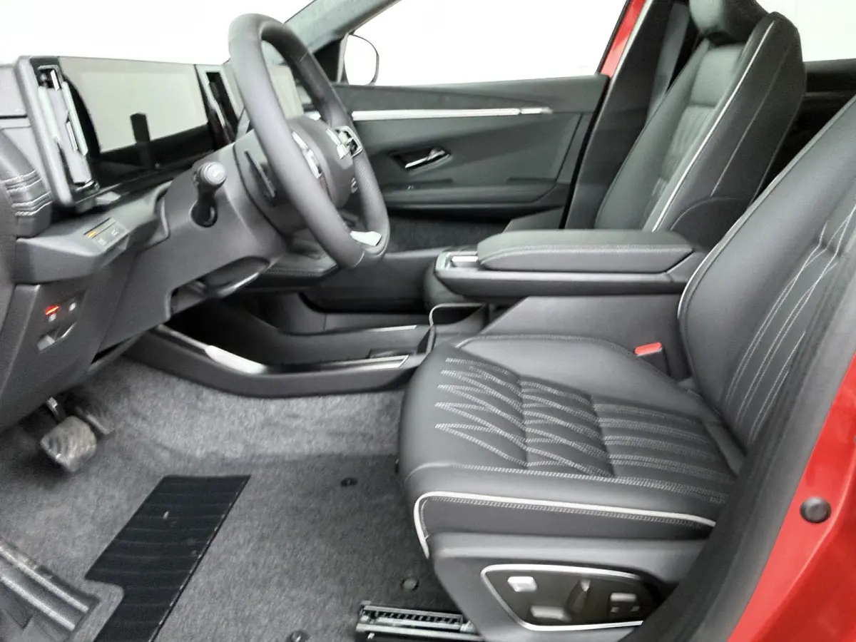 Instyle 87 kWh | €3.000,- Korting | 8 jaar garantie | Adaptieve Cruise | Stoelverwarming | Warmtepomp | 360° camera & sensoren | Lederen bekleding