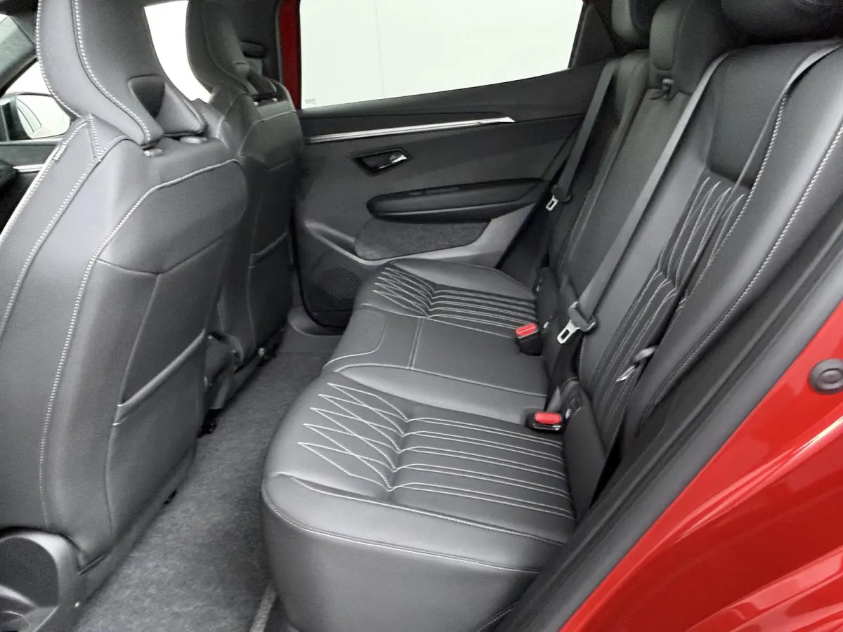 Instyle 87 kWh | €3.000,- Korting | 8 jaar garantie | Adaptieve Cruise | Stoelverwarming | Warmtepomp | 360° camera & sensoren | Lederen bekleding