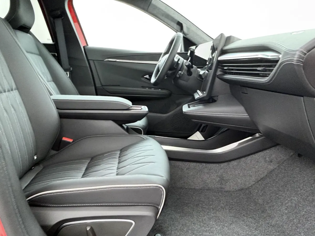 Instyle 87 kWh | €3.000,- Korting | 8 jaar garantie | Adaptieve Cruise | Stoelverwarming | Warmtepomp | 360° camera & sensoren | Lederen bekleding