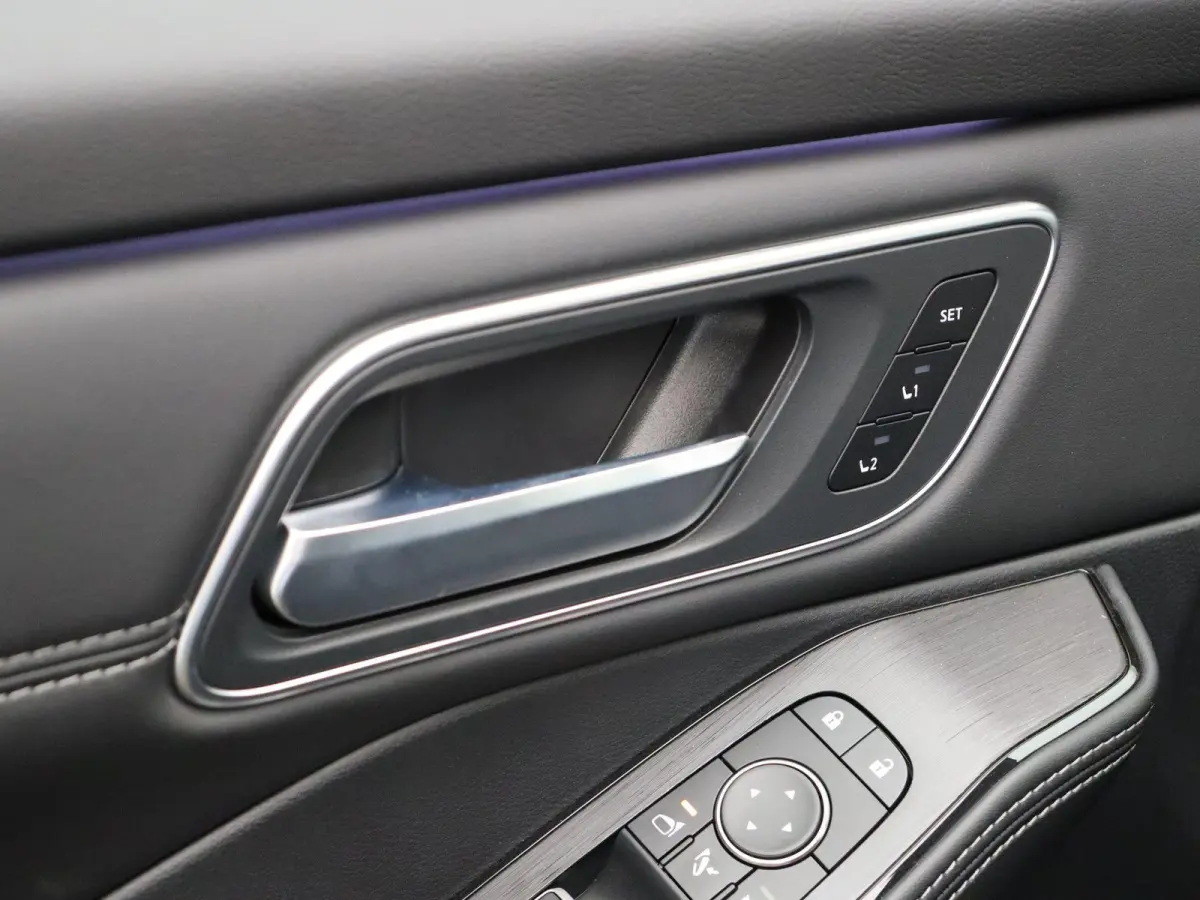 1.5 e-4orce Tekna Plus 4WD 7p. | Panoramadak | 7 Persoons | Bose Audio | Headup Display | 1650kg Trekgewicht |