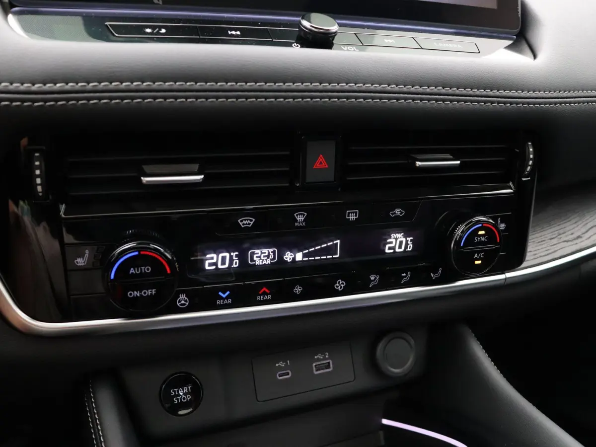 1.5 e-4orce Tekna Plus 4WD 7p. | Panoramadak | 7 Persoons | Bose Audio | Headup Display | 1650kg Trekgewicht |