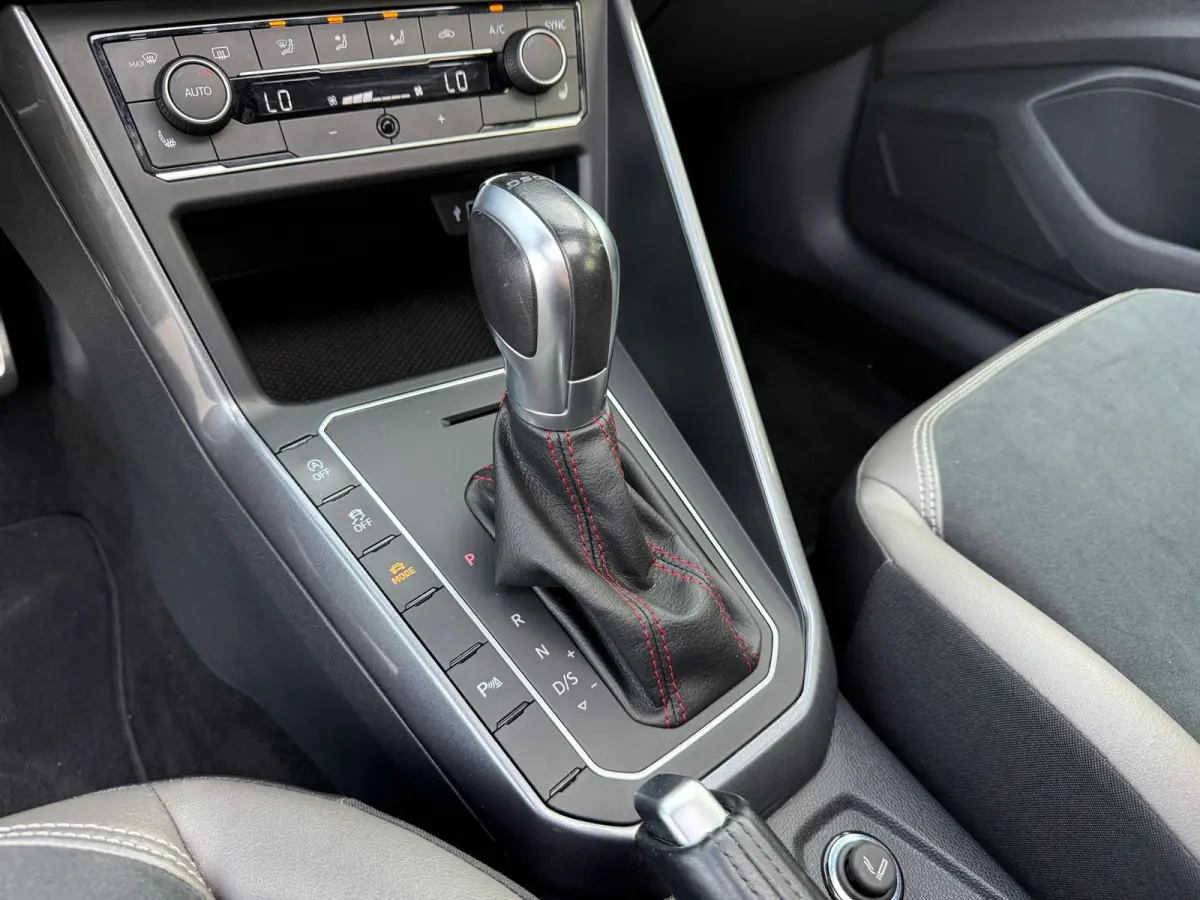 2.0 TSI GTI DSG I PANO I LED I VOLL I CRUISE I CARPLAY I CAMERA
