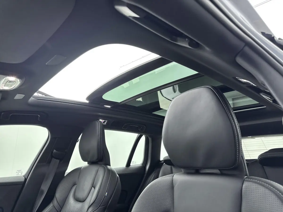 2.0 T8 Twin Engine AWD R-Design | PANORAMADAK | LEDER | HEAD UP