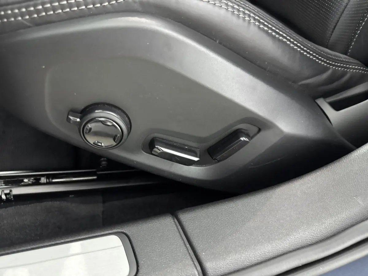 2.0 T8 Twin Engine AWD R-Design | PANORAMADAK | LEDER | HEAD UP