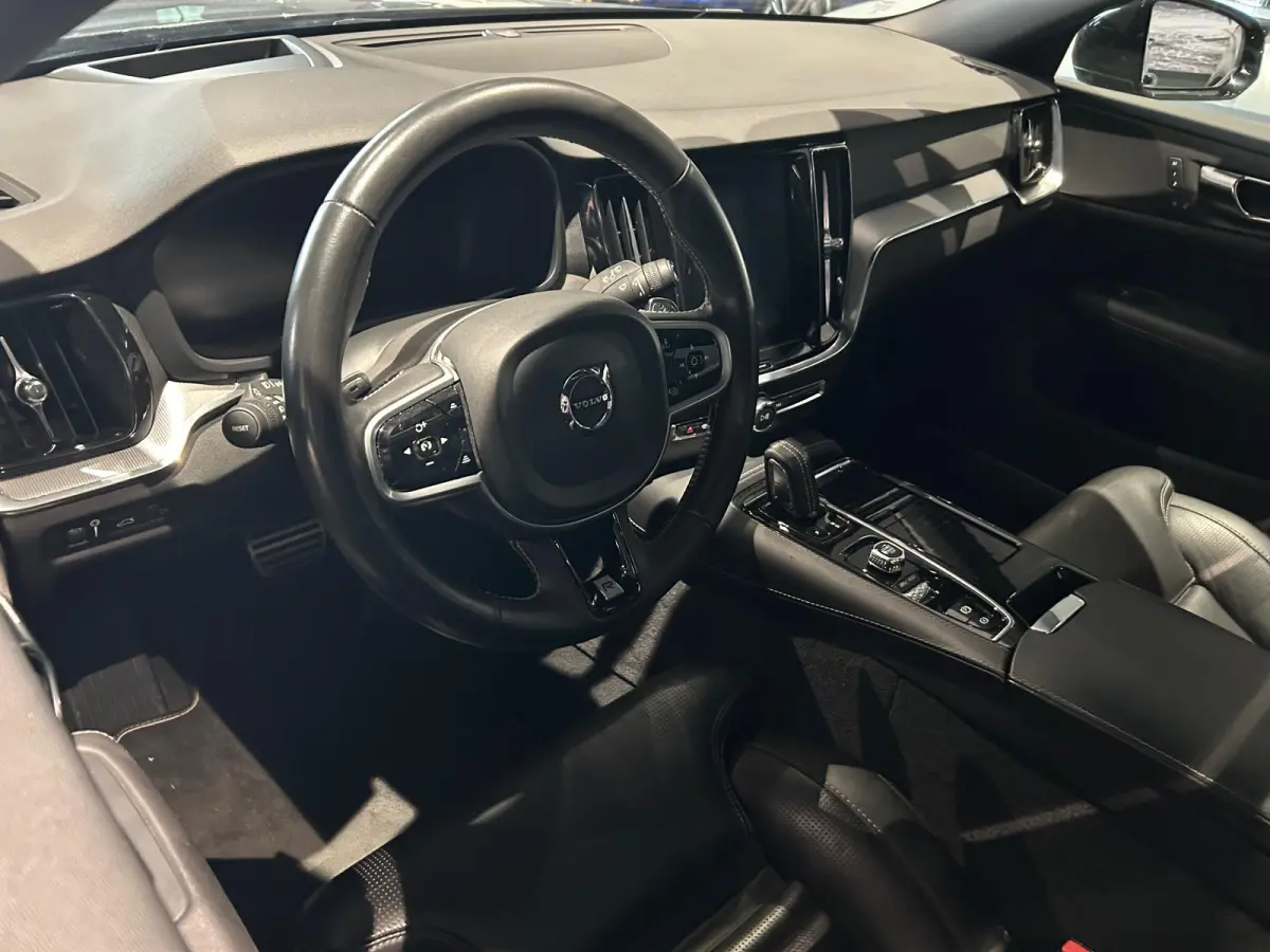 2.0 T8 Twin Engine AWD R-Design | PANORAMADAK | LEDER | HEAD UP