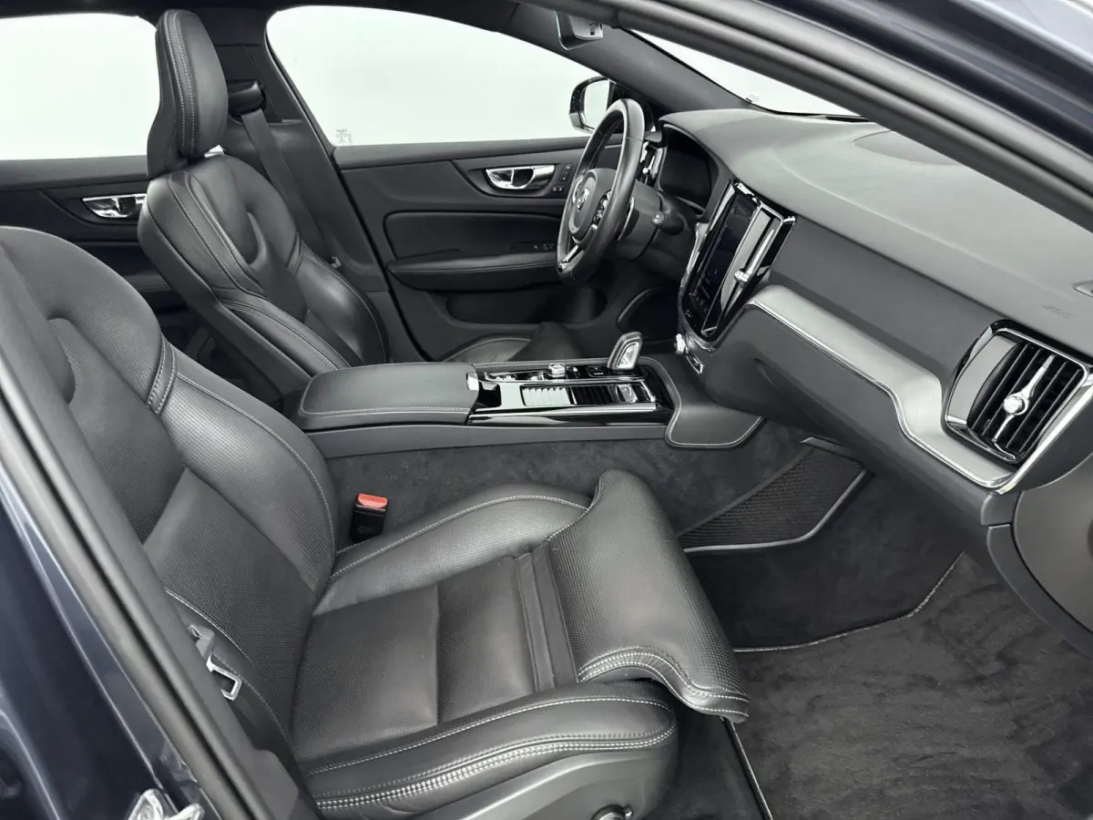 2.0 T8 Twin Engine AWD R-Design | PANORAMADAK | LEDER | HEAD UP