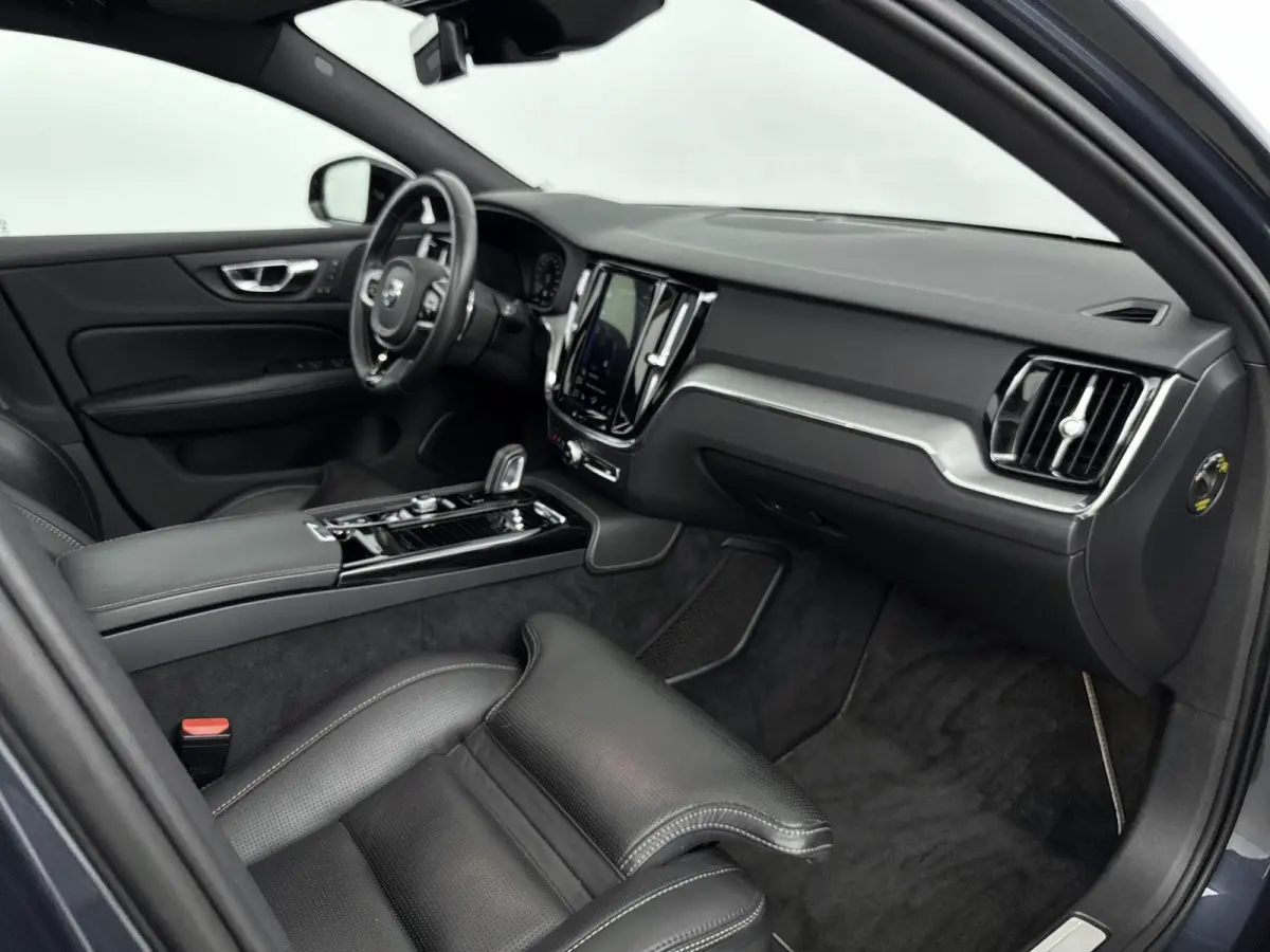 2.0 T8 Twin Engine AWD R-Design | PANORAMADAK | LEDER | HEAD UP