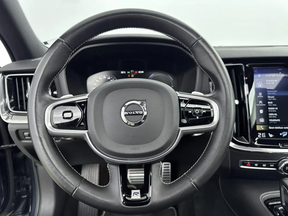2.0 T8 Twin Engine AWD R-Design | PANORAMADAK | LEDER | HEAD UP