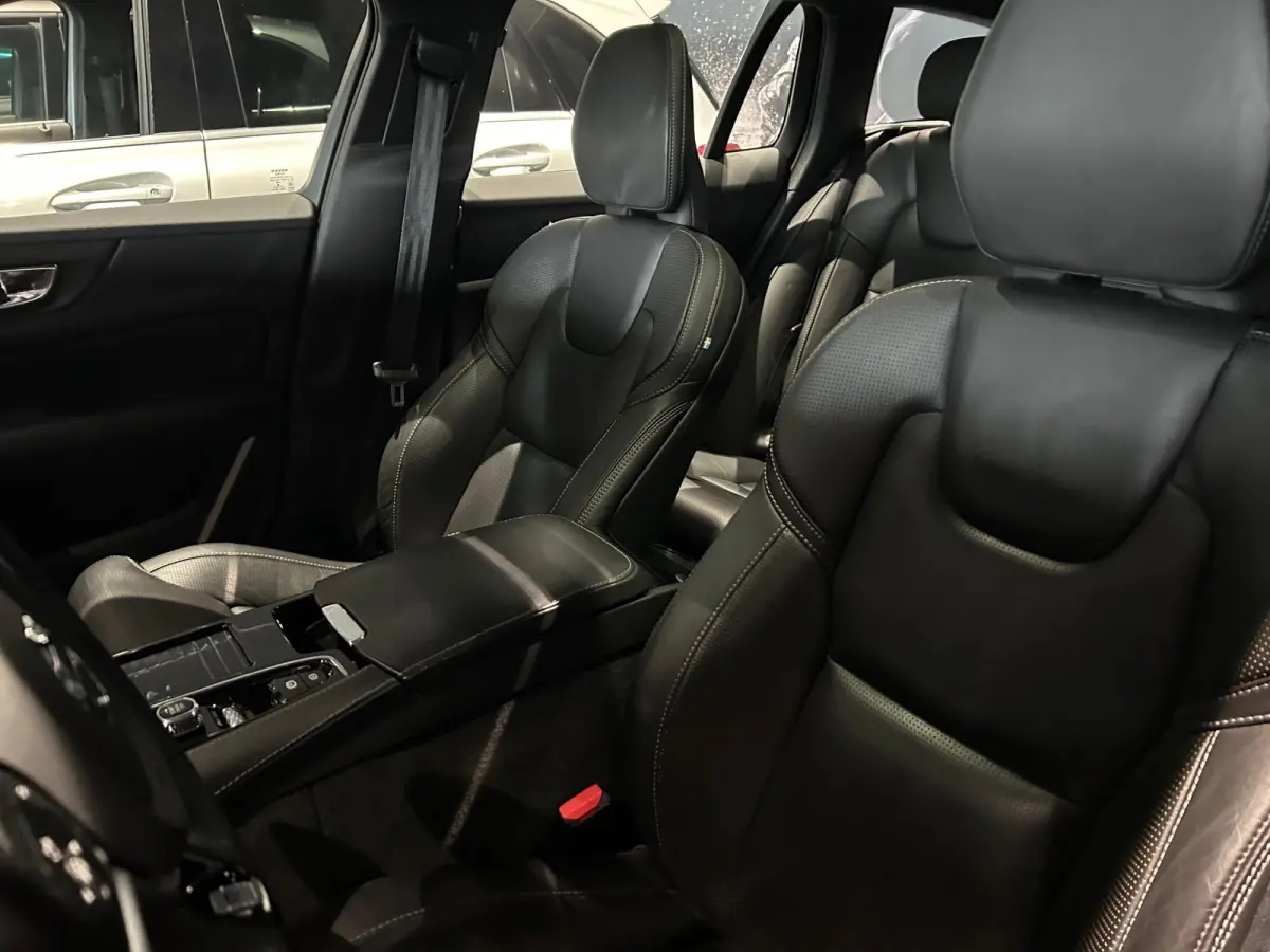 2.0 T8 Twin Engine AWD R-Design | PANORAMADAK | LEDER | HEAD UP