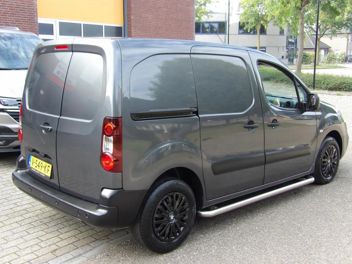 bestel 120 1.6 BlueHDi 100 L1 Premium