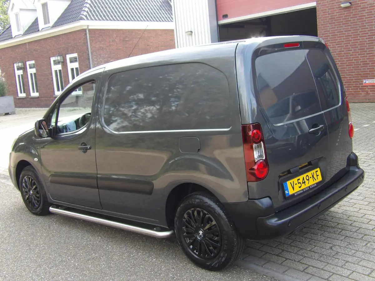 bestel 120 1.6 BlueHDi 100 L1 Premium