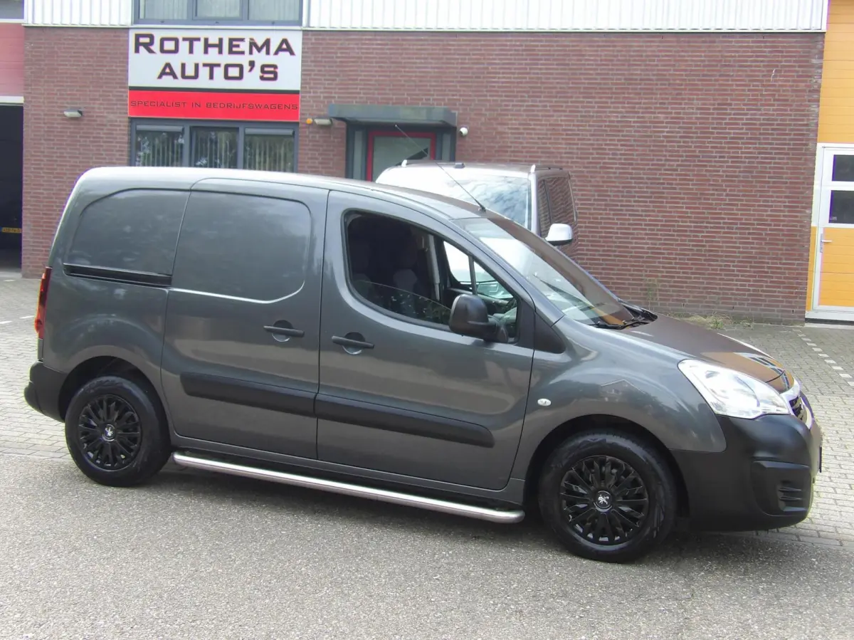 bestel 120 1.6 BlueHDi 100 L1 Premium