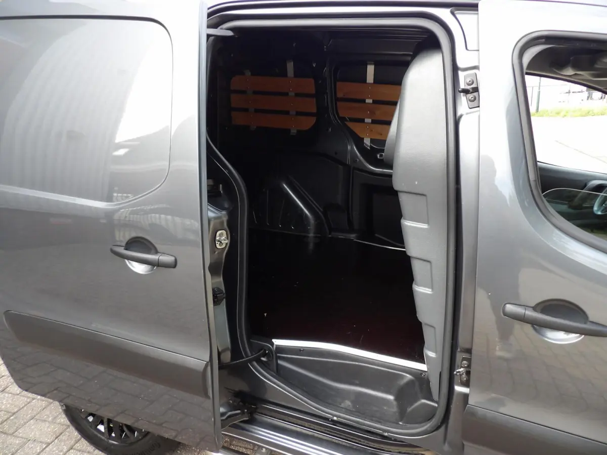 bestel 120 1.6 BlueHDi 100 L1 Premium