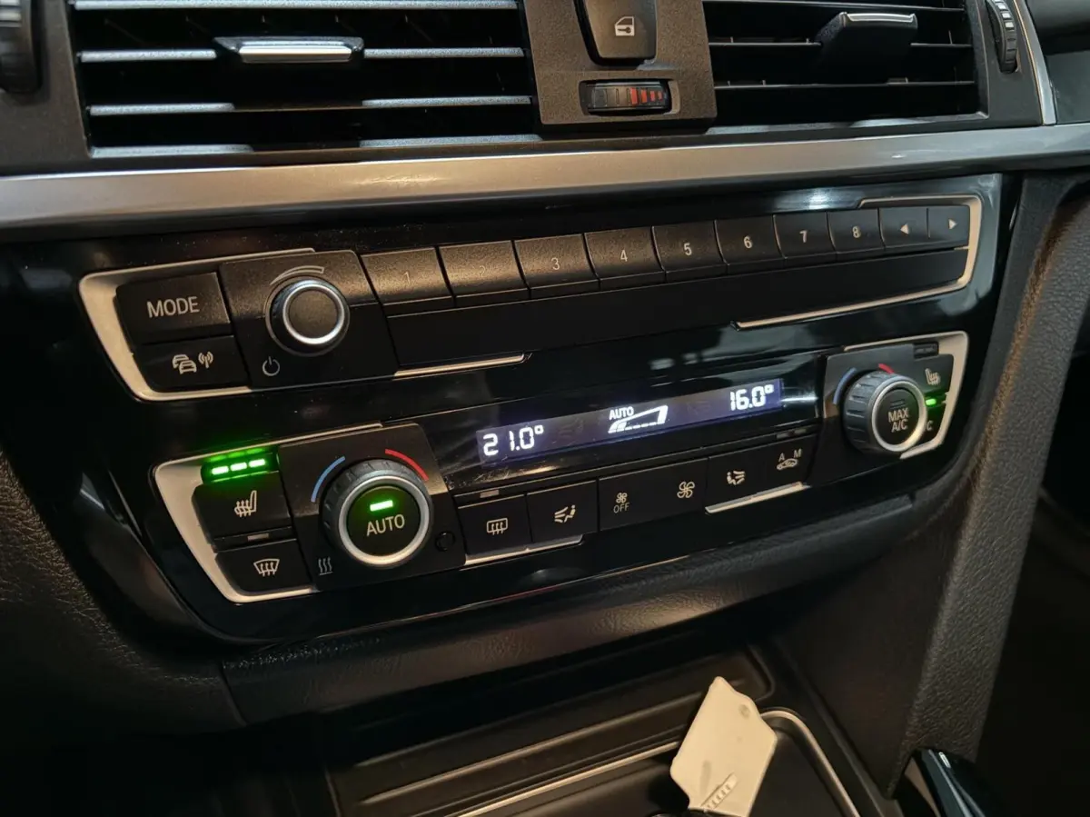 320i 184pk | LED | Elek. Klep | Navi 320i