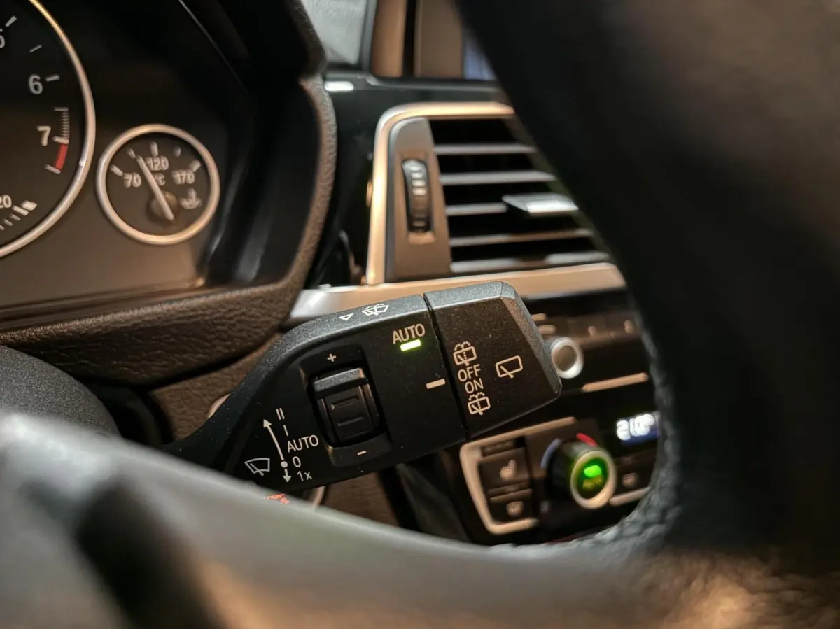 320i 184pk | LED | Elek. Klep | Navi 320i