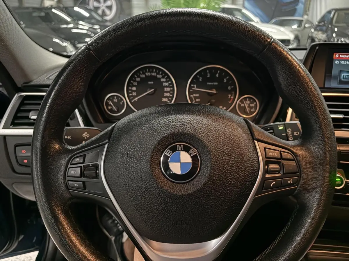320i 184pk | LED | Elek. Klep | Navi 320i