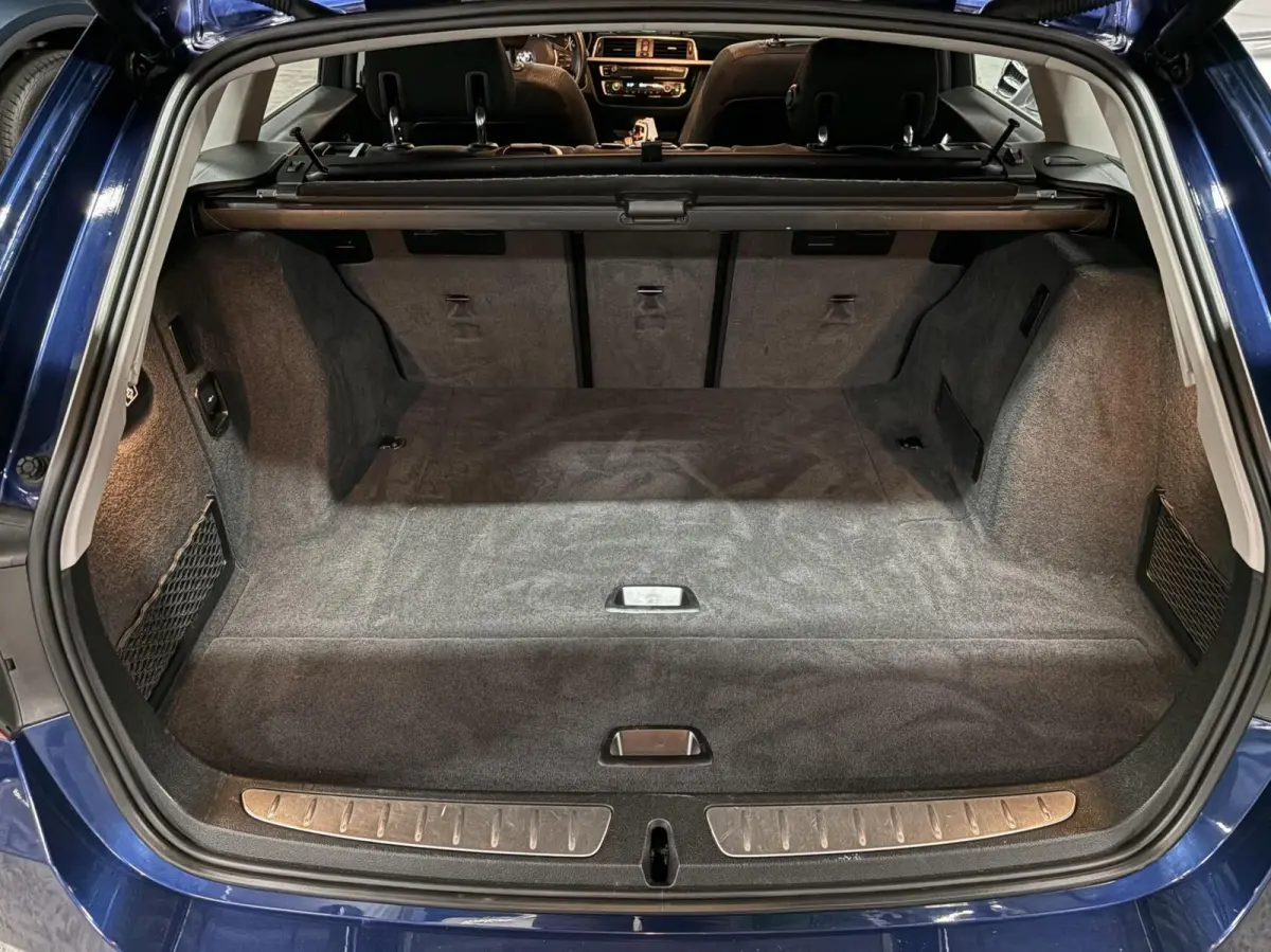 320i 184pk | LED | Elek. Klep | Navi 320i