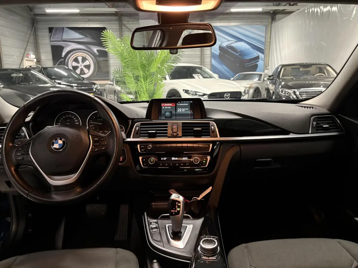 320i 184pk | LED | Elek. Klep | Navi 320i