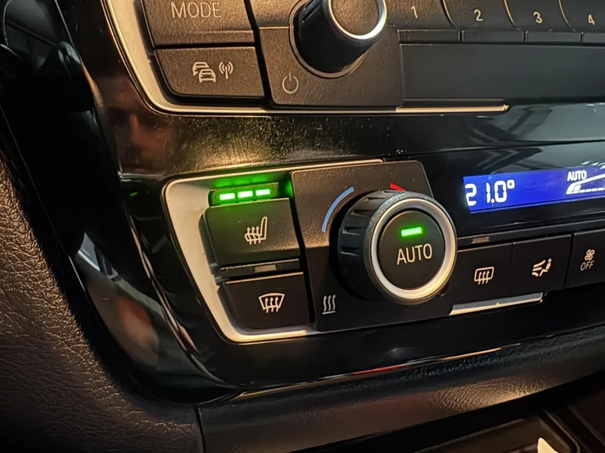 320i 184pk | LED | Elek. Klep | Navi 320i