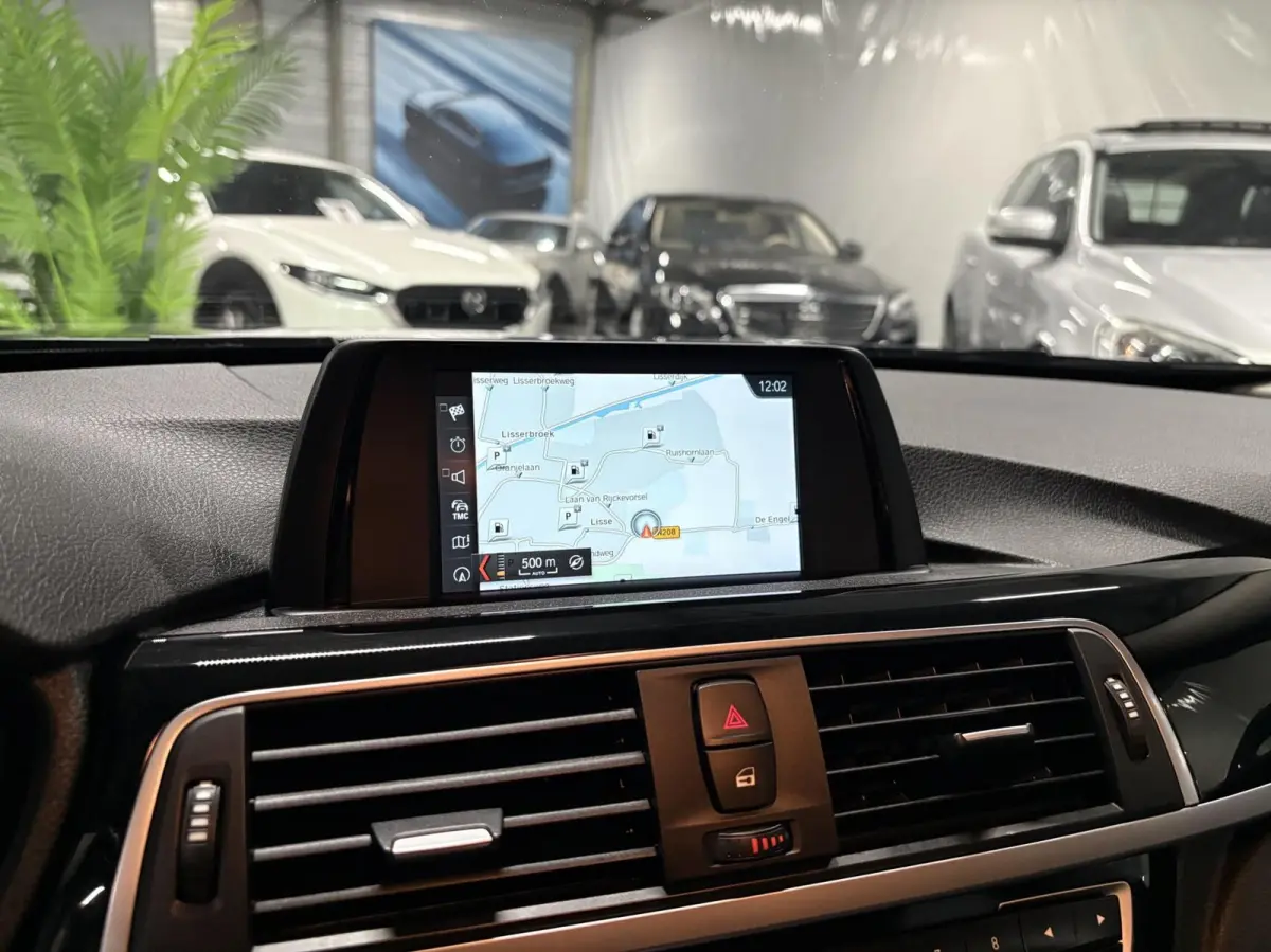 320i 184pk | LED | Elek. Klep | Navi 320i