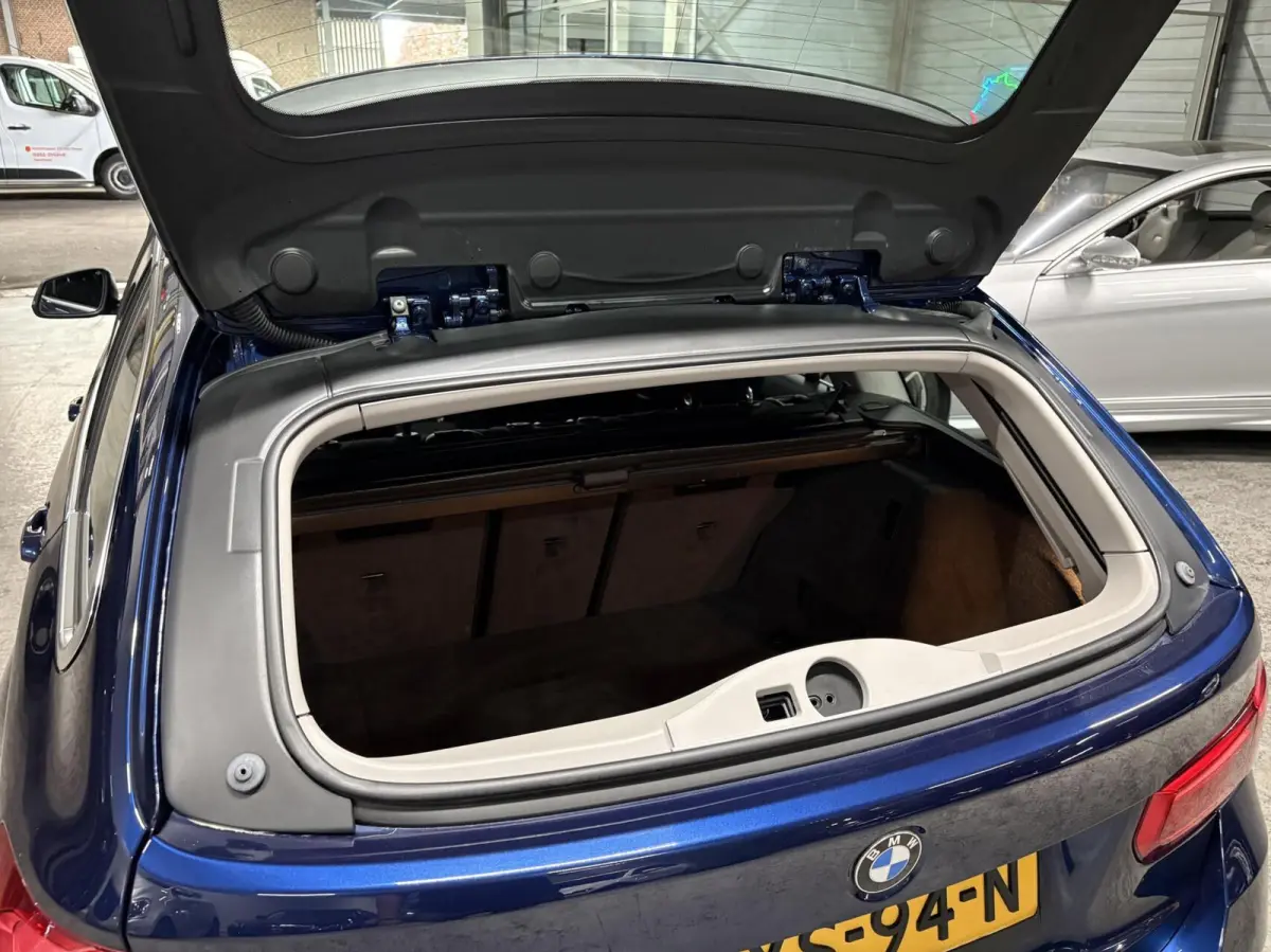 320i 184pk | LED | Elek. Klep | Navi 320i