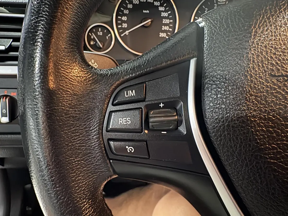 320i 184pk | LED | Elek. Klep | Navi 320i