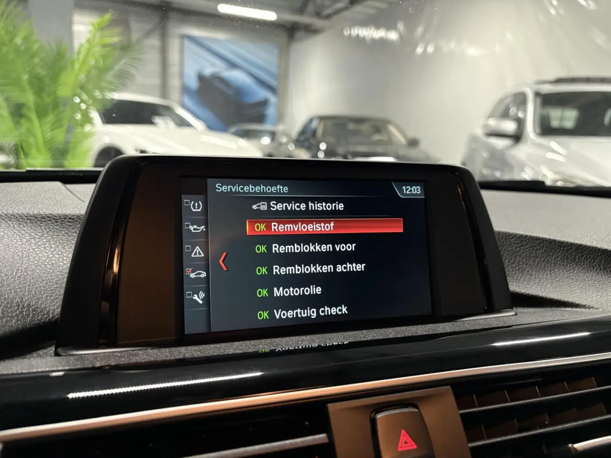 320i 184pk | LED | Elek. Klep | Navi 320i