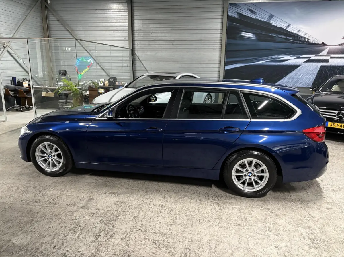 320i 184pk | LED | Elek. Klep | Navi 320i