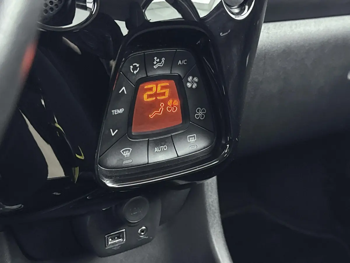 68pk Automaat Allure | Camera | CarPlay | Cruise Control | Climate Control | 15 Inch lichtmetalen Velgen