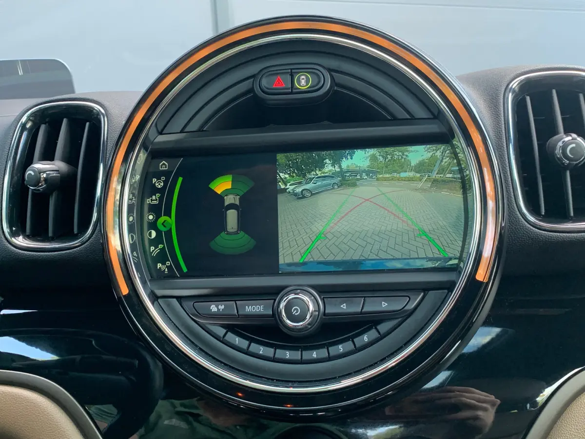 2.0 Cooper S Chili / Apple carplay / Android auto / Navigatie / Lederen bekleding / Elektrisch verstelbare voorstoelen / Panodak / Harman kadon audiosysteem / Achteruitrijcamera